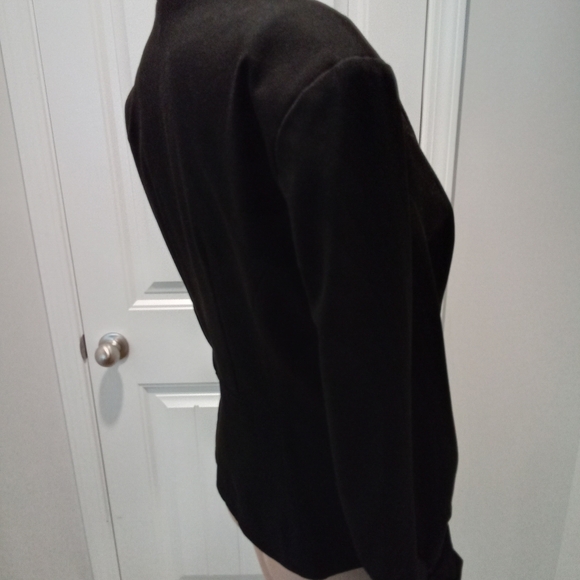 Express Size 6 Black Fitted 2 Button Blazer with Cinched Sleeves - Picture 12 of 12